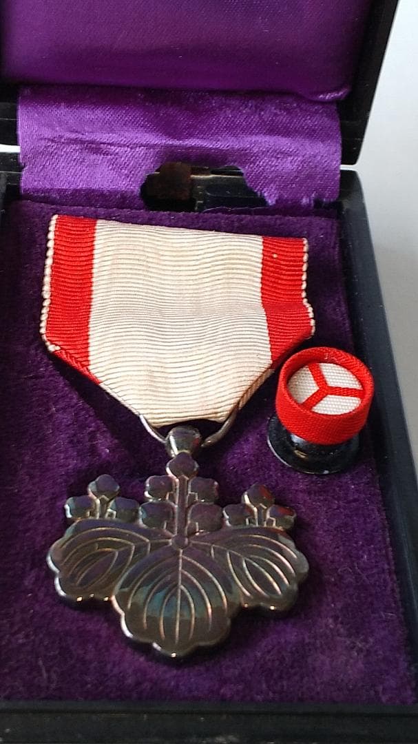 勲八等瑞宝章 勲八等白色桐葉章 勲章 ミリタリ ミリタリーグッズ 旧日本軍 美品