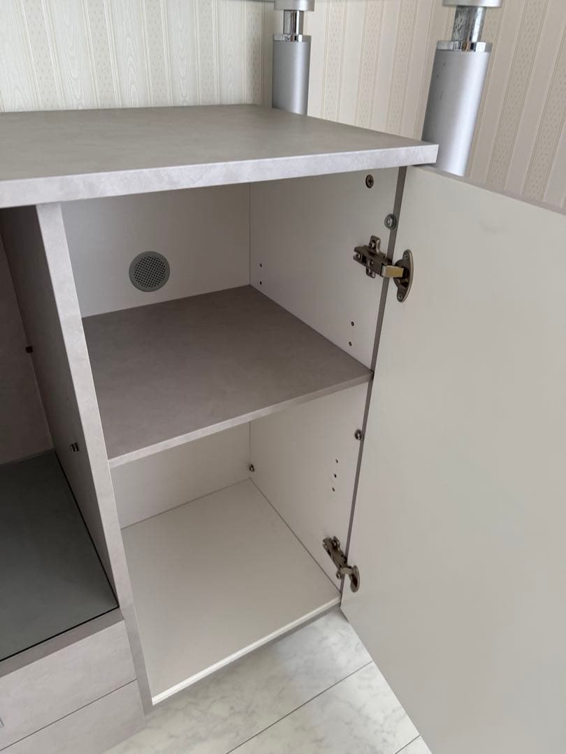 グレーキャビネット モダンデザイン