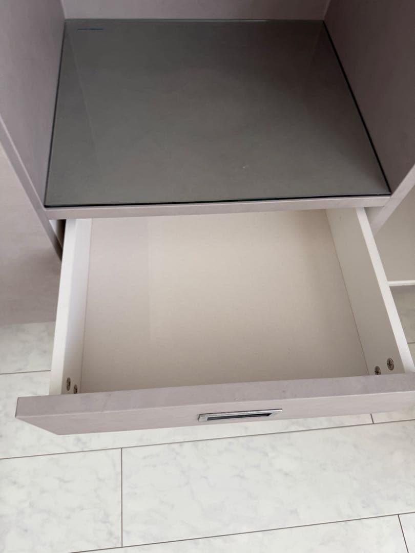 グレーキャビネット モダンデザイン