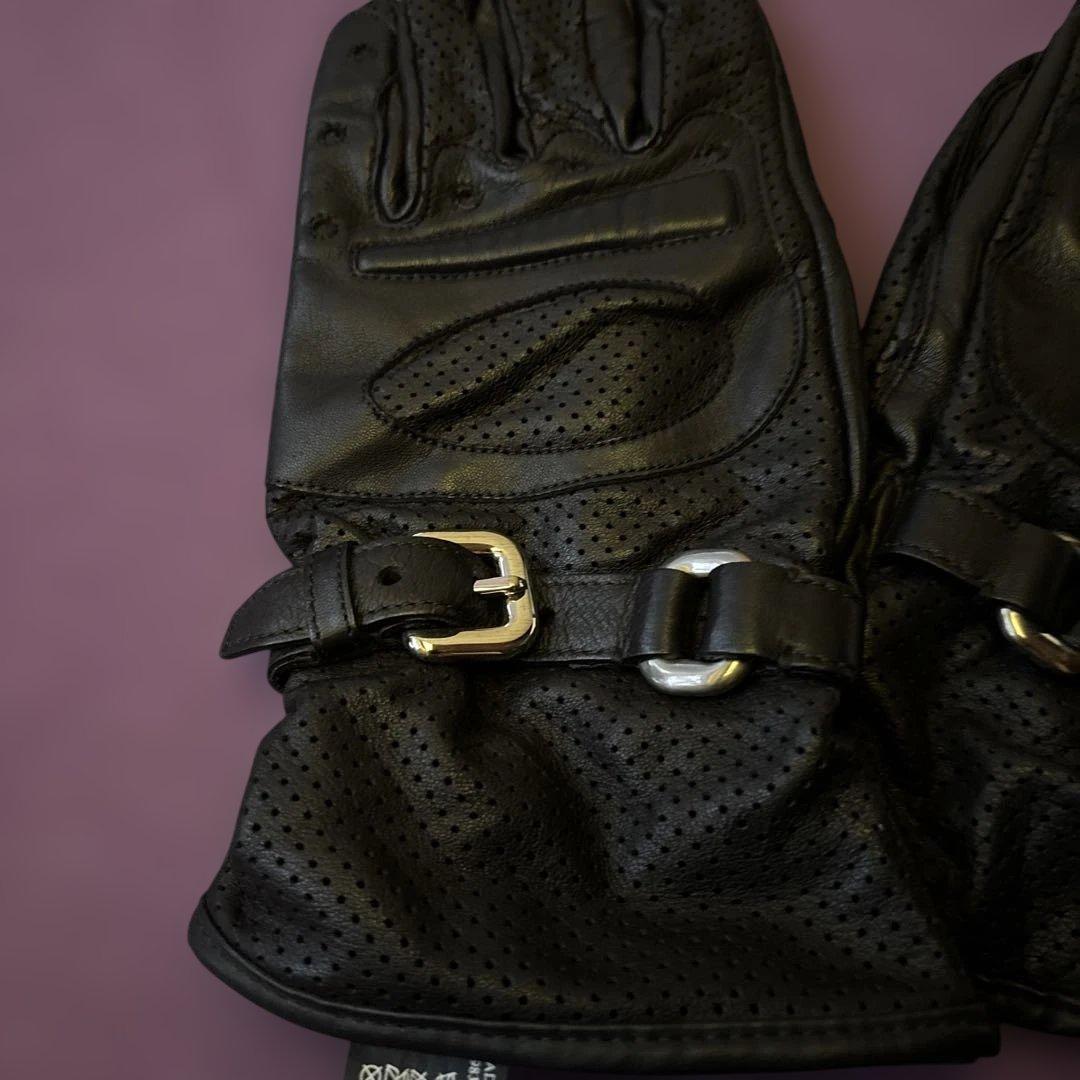 プラダ　レザー手袋 黒