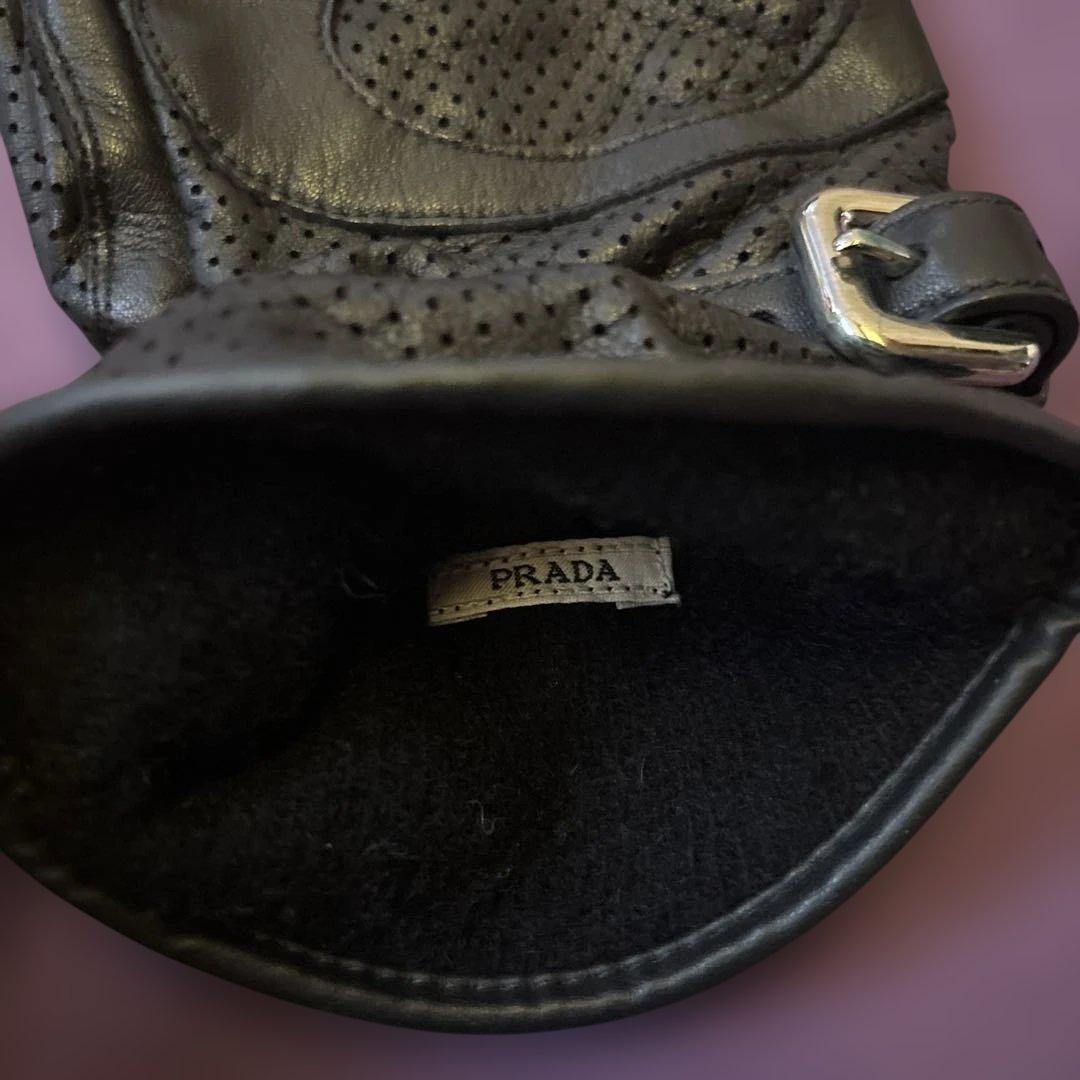 プラダ　レザー手袋 黒
