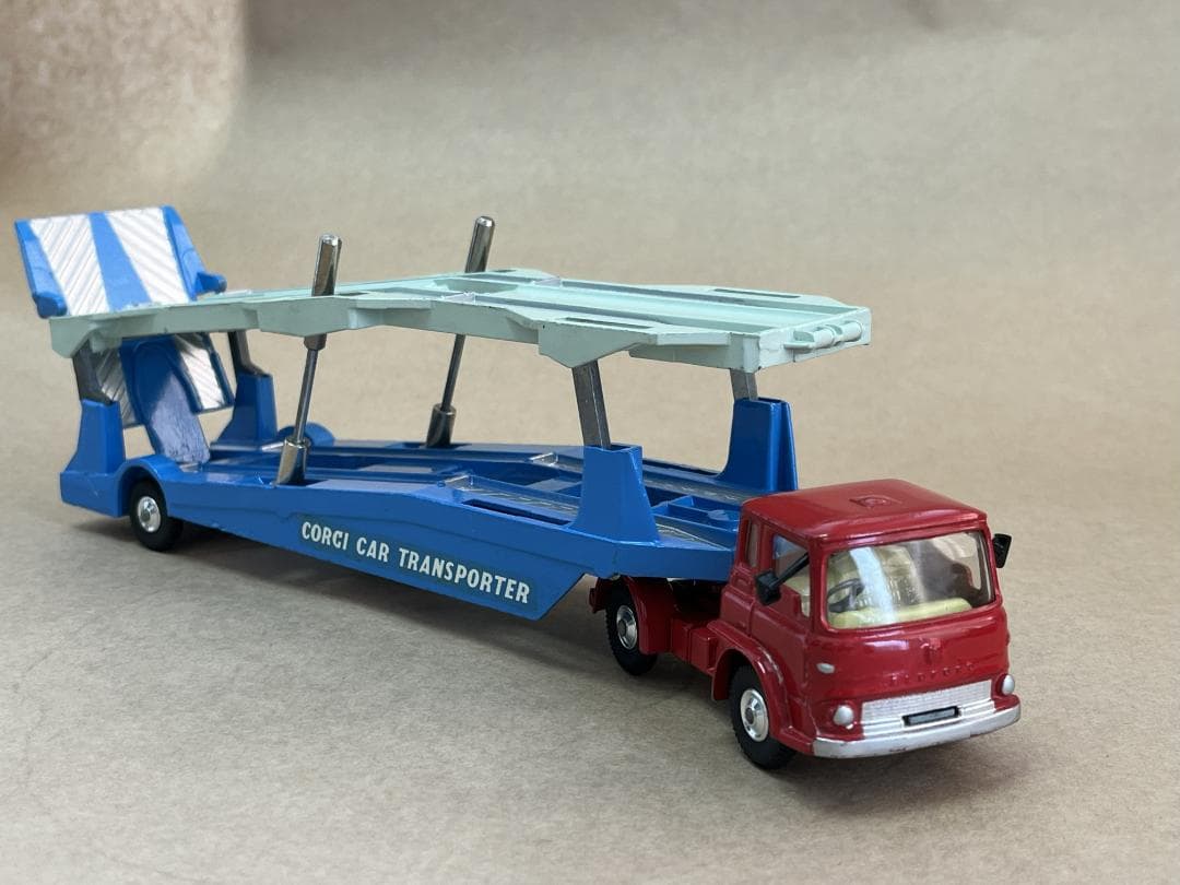 ミニカー Corgi Carrimore Car Transporter