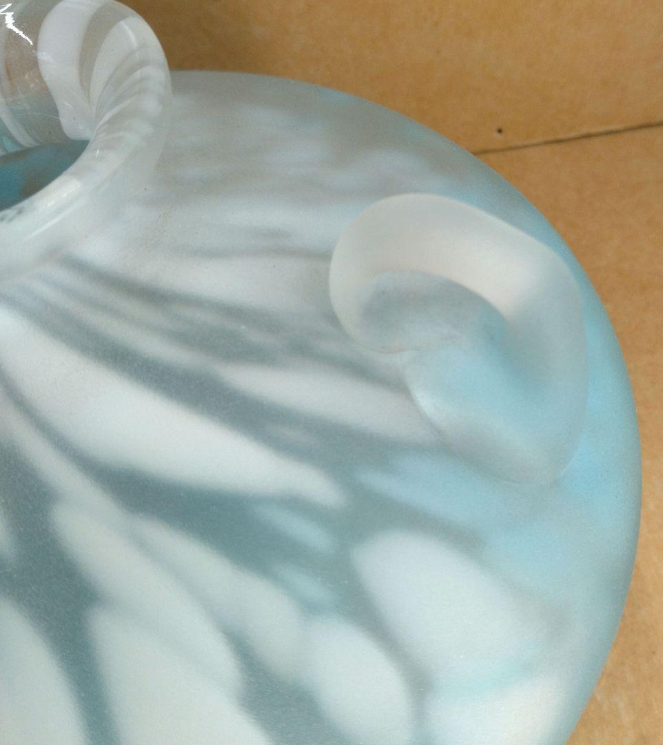 【本物保証】藤田喬平 手吹 花瓶(水色,白系) 共箱 栞 ｗ17㎝ 手吹ガラス