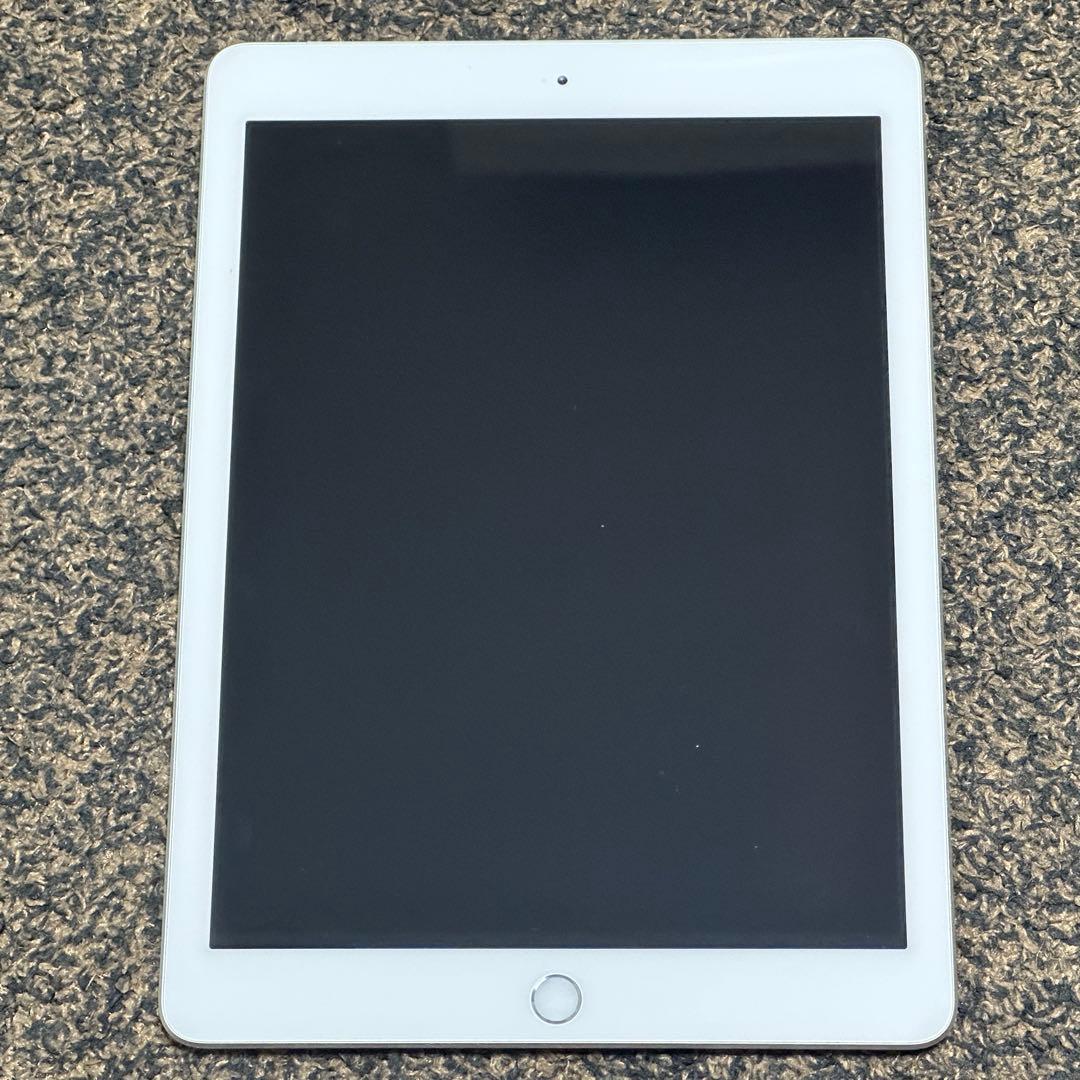 さ*と様 iPad 第６世代 Wi-Fi + Cellular 32GB シルバ