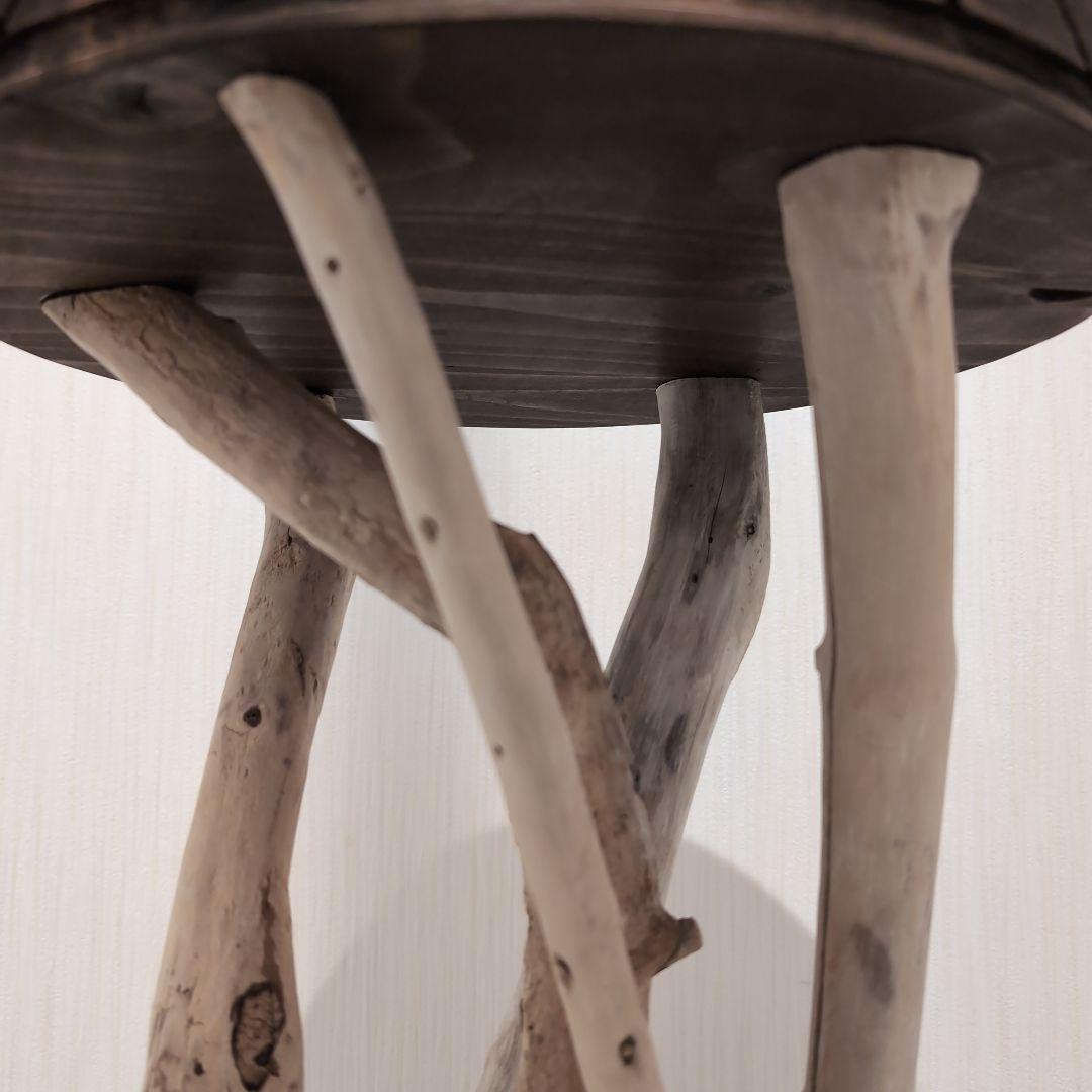 木と流木。アジアンテイスト円型ローサイドテーブル