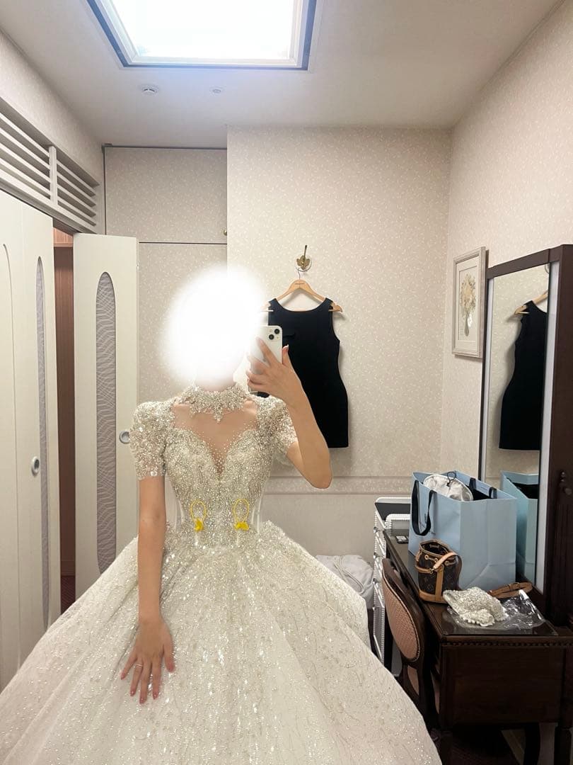 韓国　ウェディングドレス　グリッター