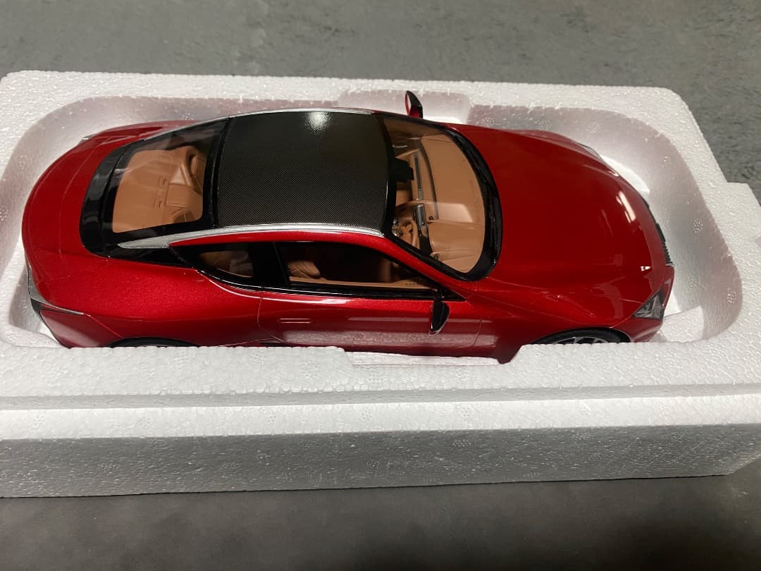 （希少品・限定品）KYOSHO samurai LEXUS LC500 1/18
