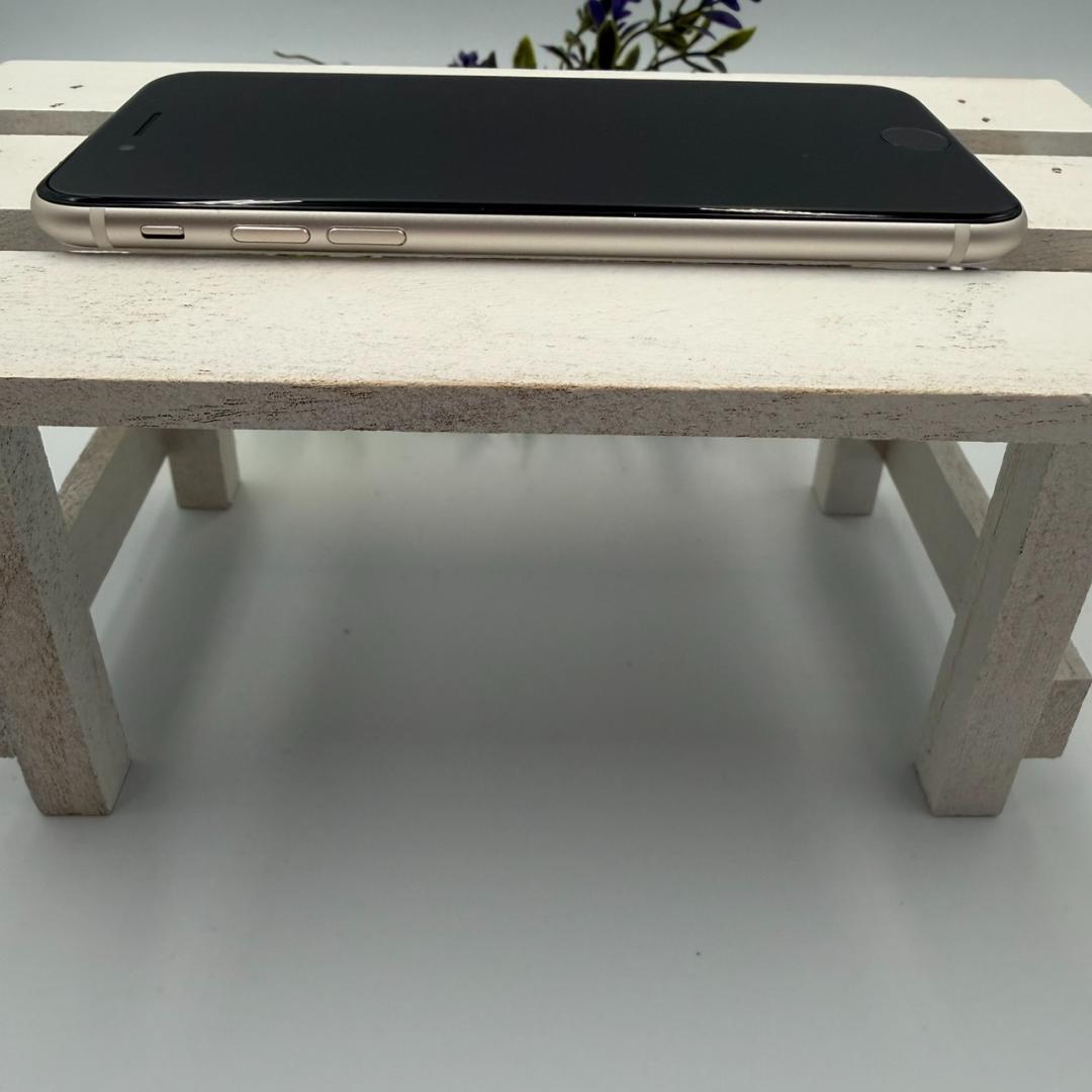 【美品】iPhone SE第3世代 64GB スターライト 321