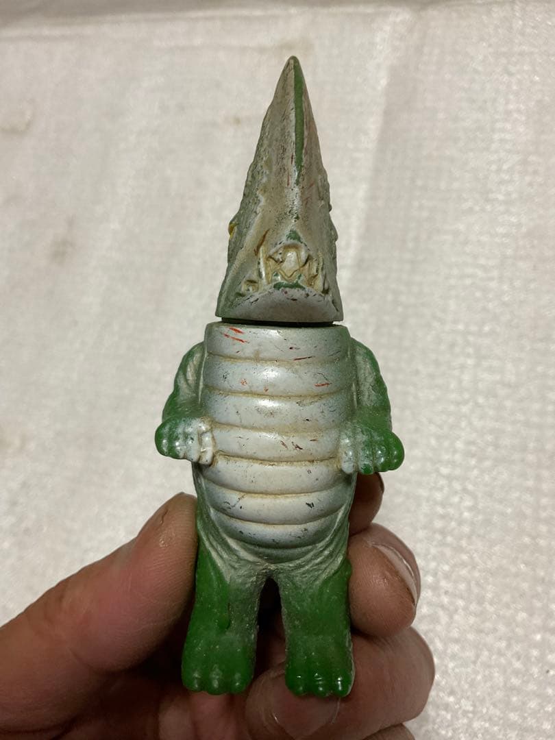 ギロン／ガメラ怪獣シリーズ。首が可動、10cm位。【包袋なし　社名不明？©️大映】