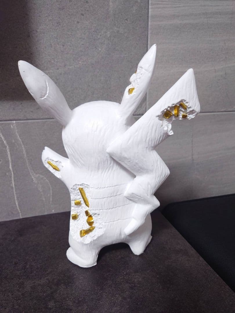 Kダニエルアーシャム　ピカチュウ　フィギュア　クリスタルゴールドカラー