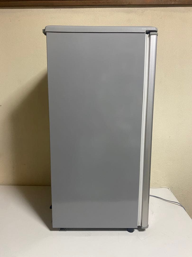 2012年製 AQUA 1ドア冷蔵庫 AQR-81A 75L 冷凍スペース付き