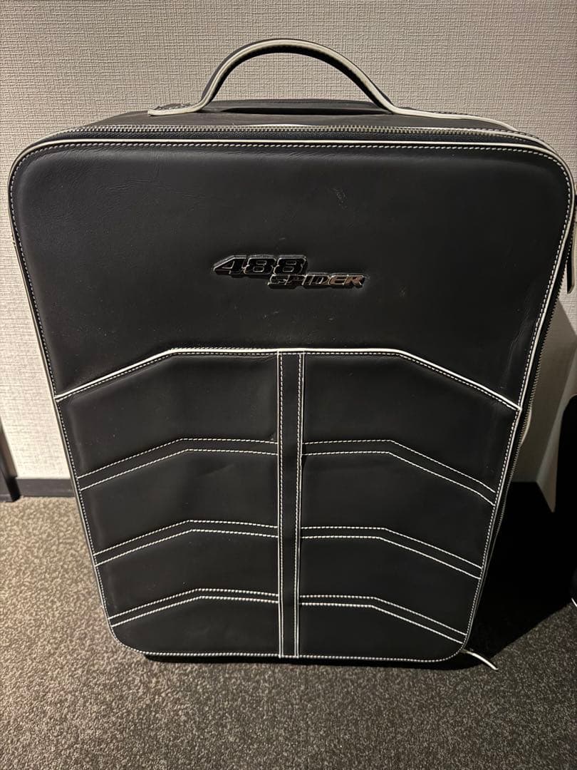 非売品 Ferrari キャリーケース 黒/白