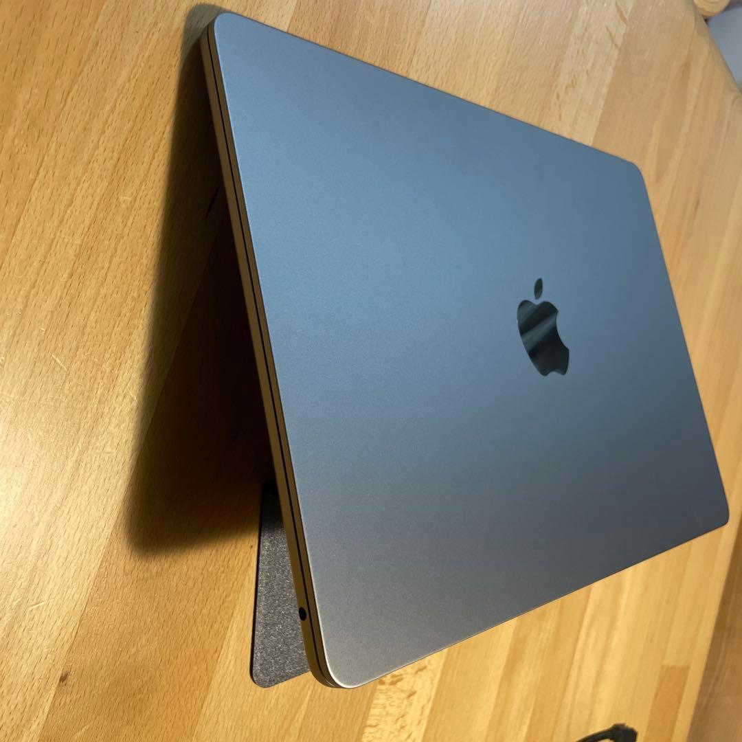 Apple MacBook Air 13インチ　M3 スペースグレー