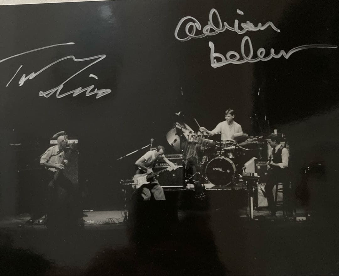 キング・クリムゾン　トニー・レヴィン、エイドリアン・ブリューの直筆サイン入り写真