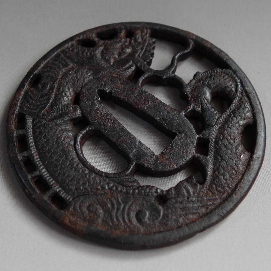 【 記内 雲龍図透鍔 】 鍔 鐔 鉄地 刀装具 日本刀 武具 骨董 アンティーク