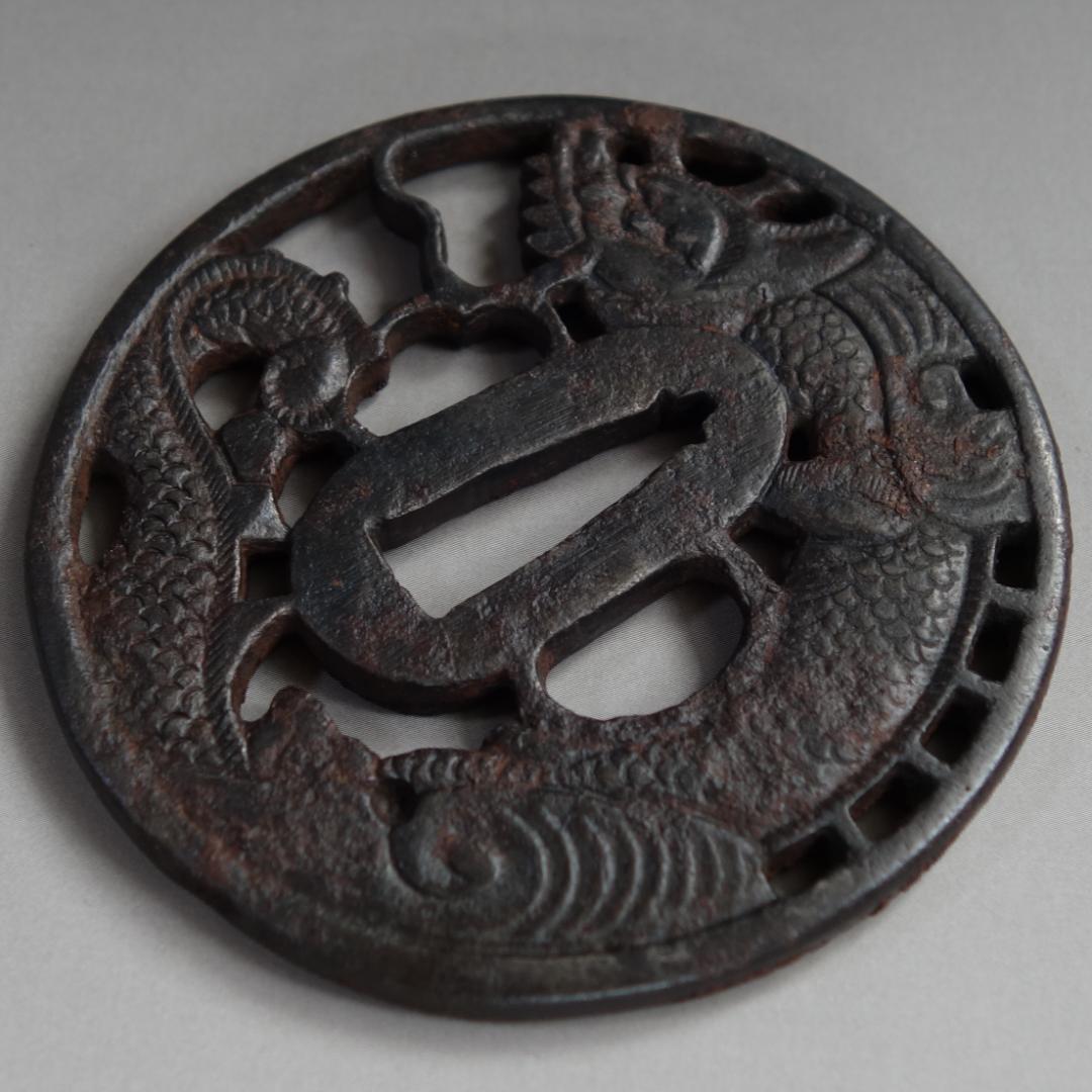 【 記内 雲龍図透鍔 】 鍔 鐔 鉄地 刀装具 日本刀 武具 骨董 アンティーク