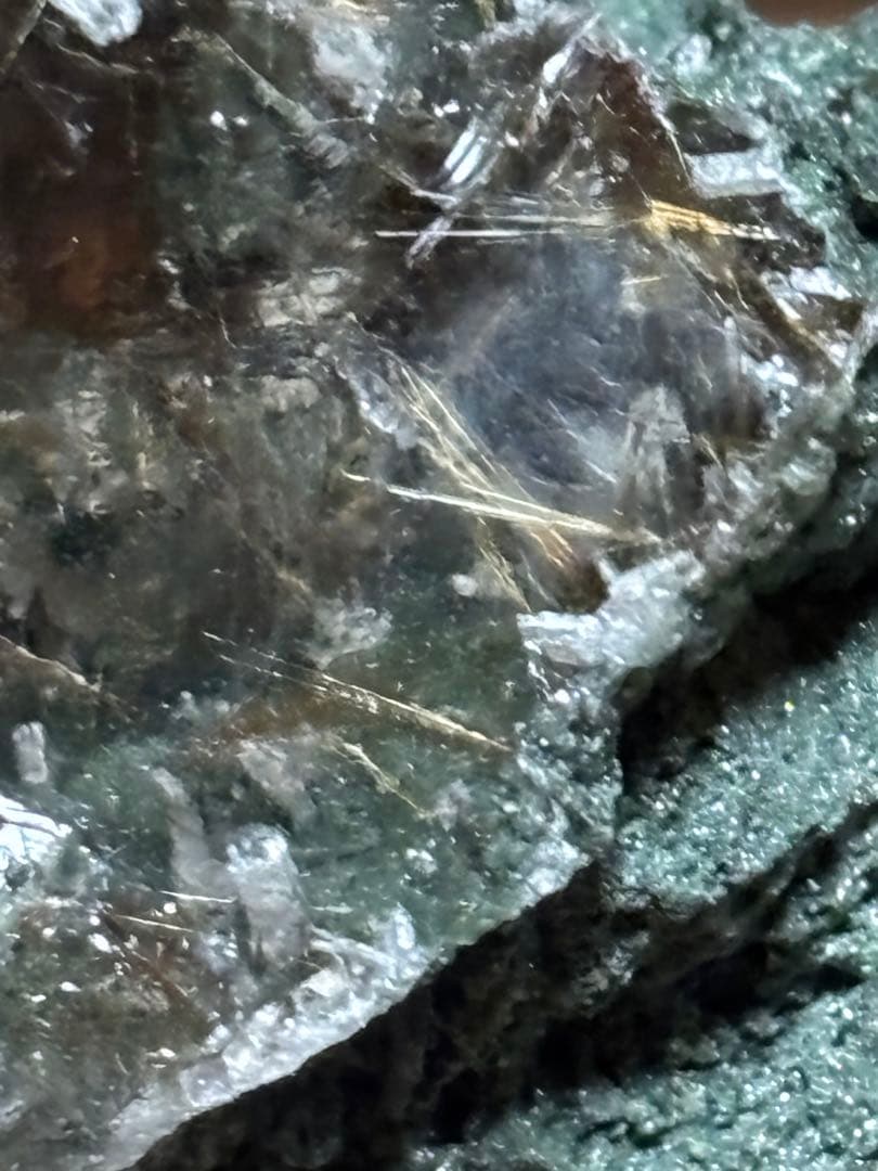 高品質ヒマラヤ産マニハールルチルの原石です！激レア貴重な商品です