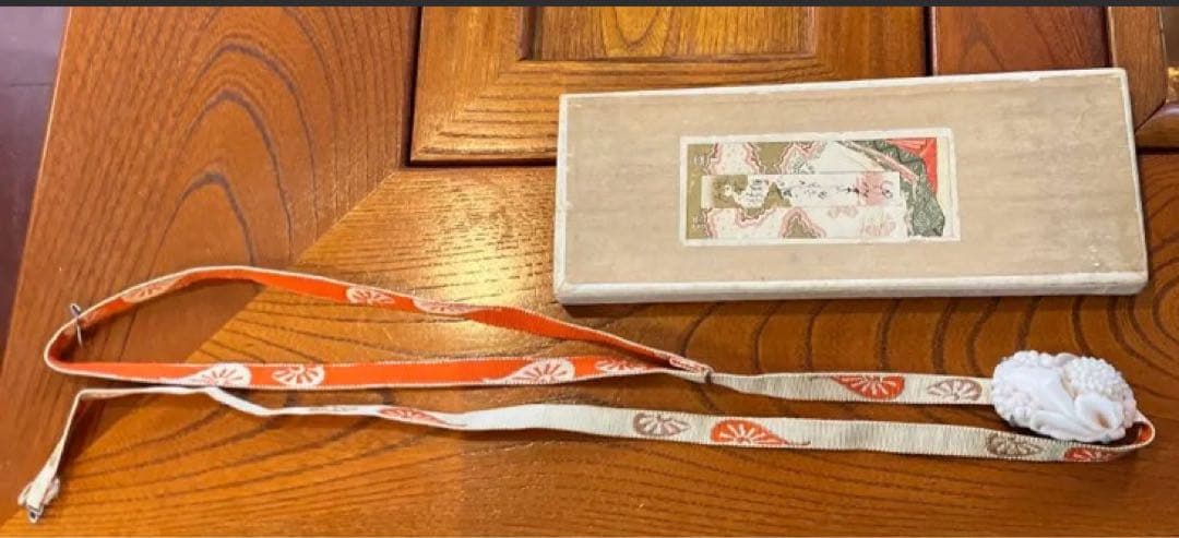 白珊瑚珠帯留　アンティーク