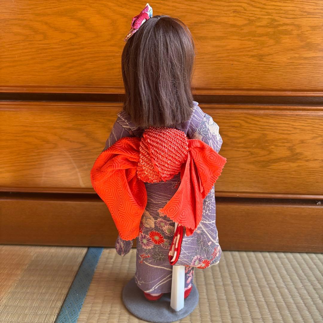 ①紫色の着物の和服人形