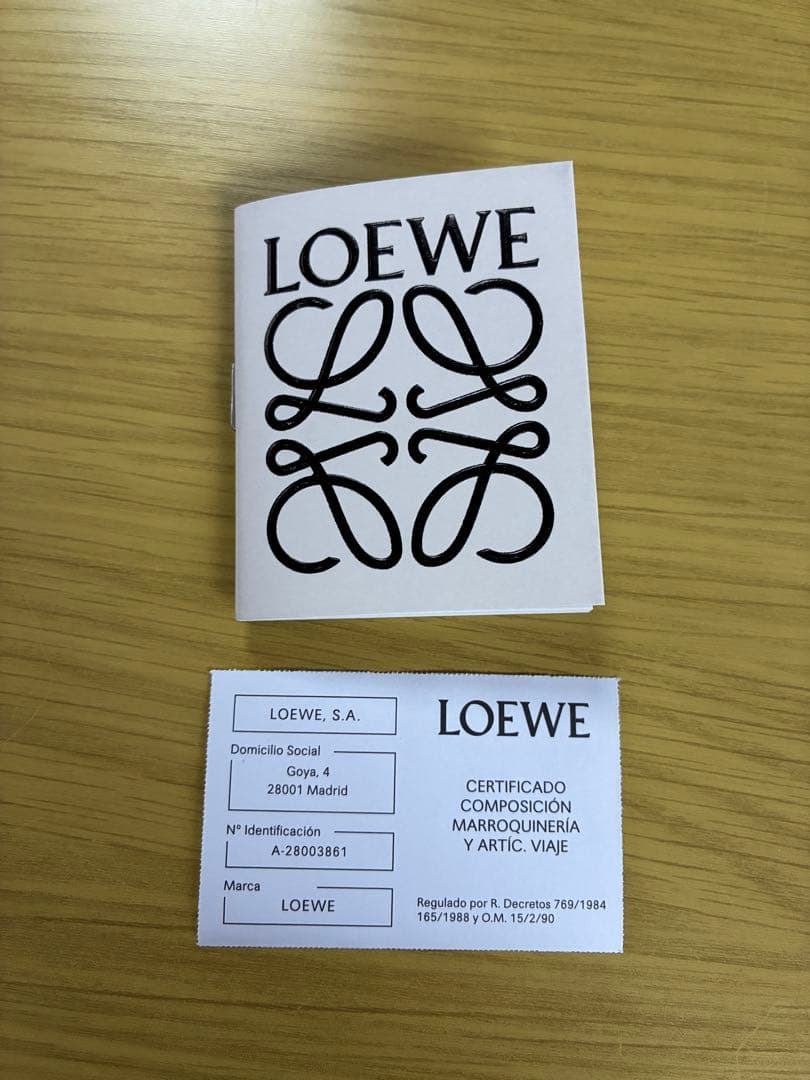 ロエベ アナグラム トライフォールド ウォレット ローズマリー