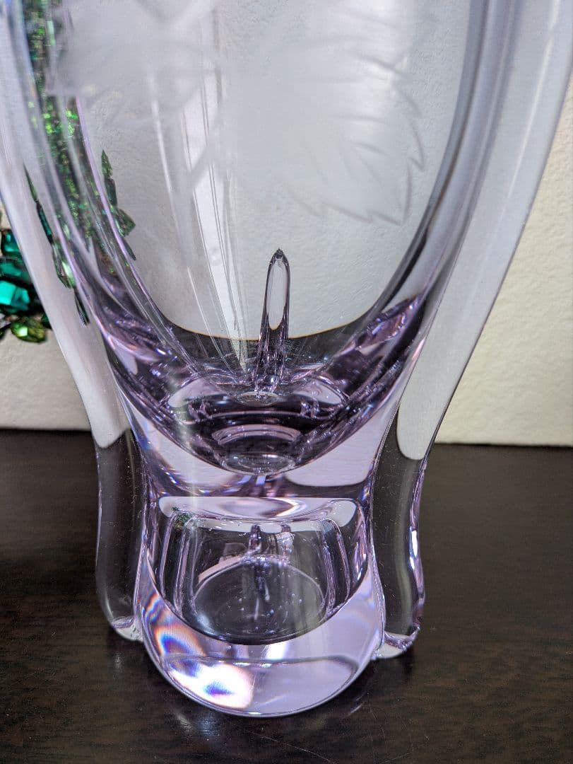 薄紫色の花瓶 　アレキサンドライト　サインアリ　変色ガラス　28cm お値下げ中