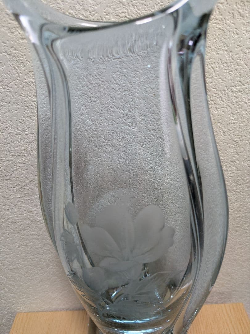 薄紫色の花瓶 　アレキサンドライト　サインアリ　変色ガラス　28cm お値下げ中