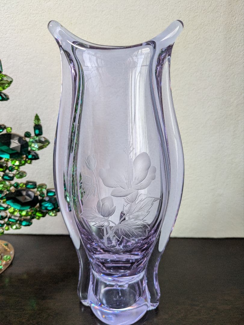 薄紫色の花瓶 　アレキサンドライト　サインアリ　変色ガラス　28cm お値下げ中