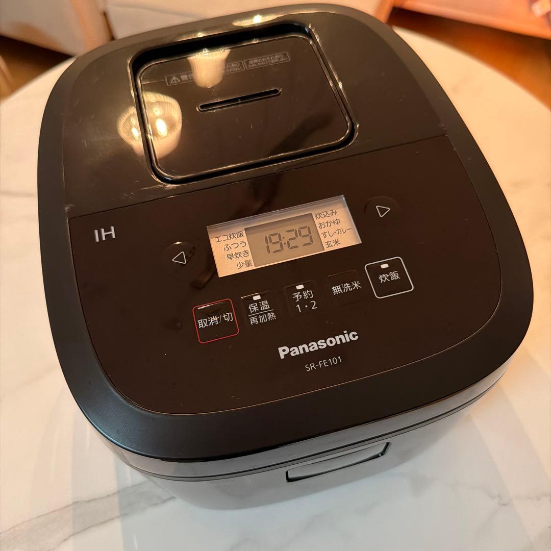 パナソニック炊飯器　Panasonic SR-FE101