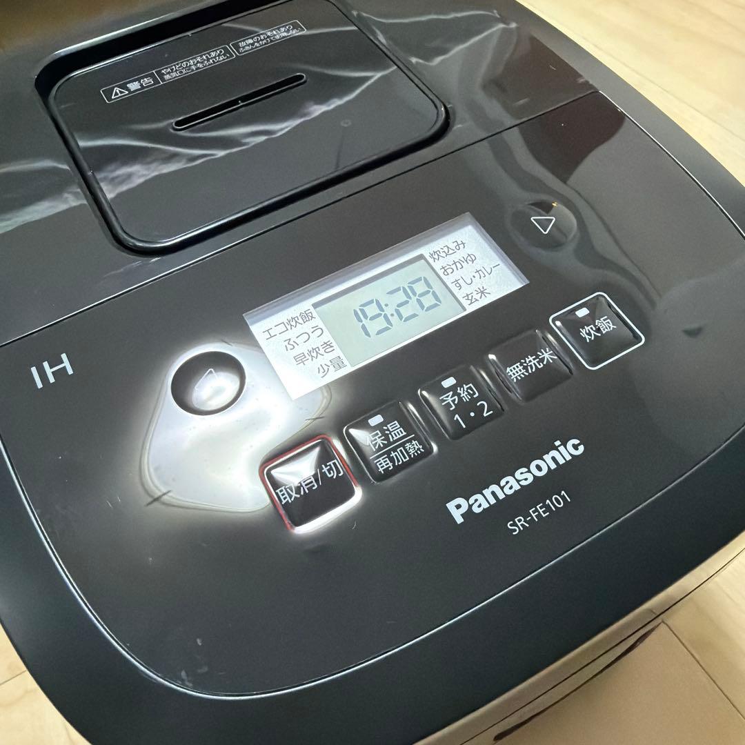 パナソニック炊飯器　Panasonic SR-FE101