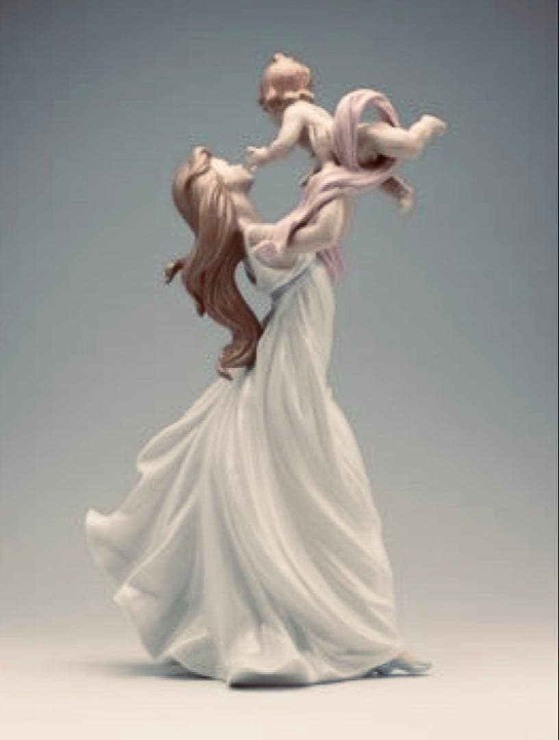 リヤド(LLADRO) 幸福の瞬間/母子像