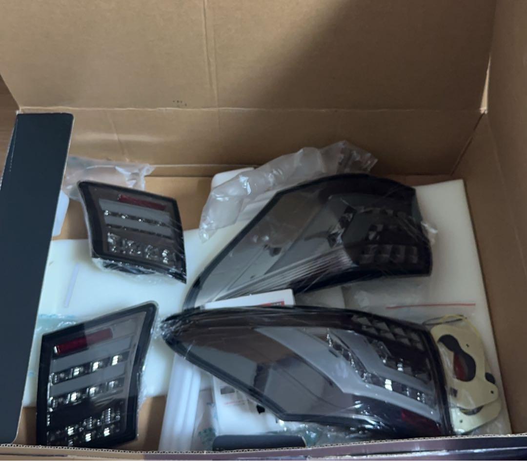 LS460/LS600 フルLEDテールランプ AVEST