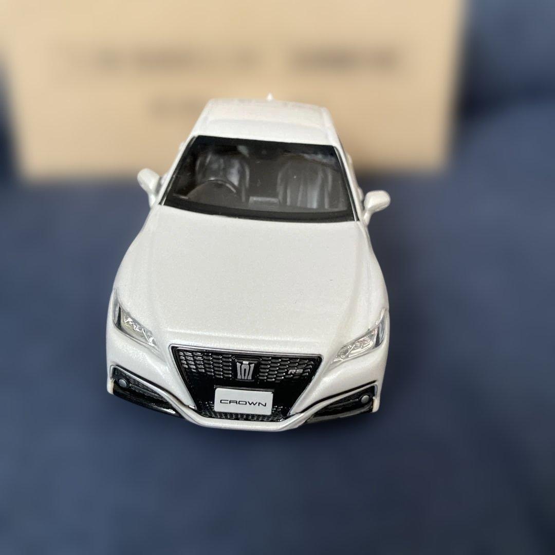 トヨタ クラウン RSアドバンス プレシャスホワイトパール　カラーサンプル