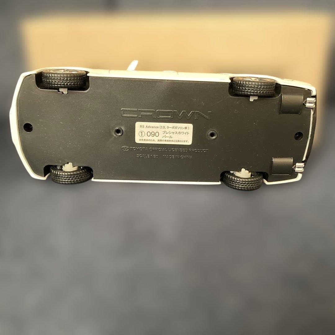 トヨタ クラウン RSアドバンス プレシャスホワイトパール　カラーサンプル