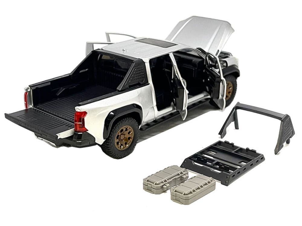 ミニカー TOYOTA TACOMA TRAILHUNTER (SILVER)