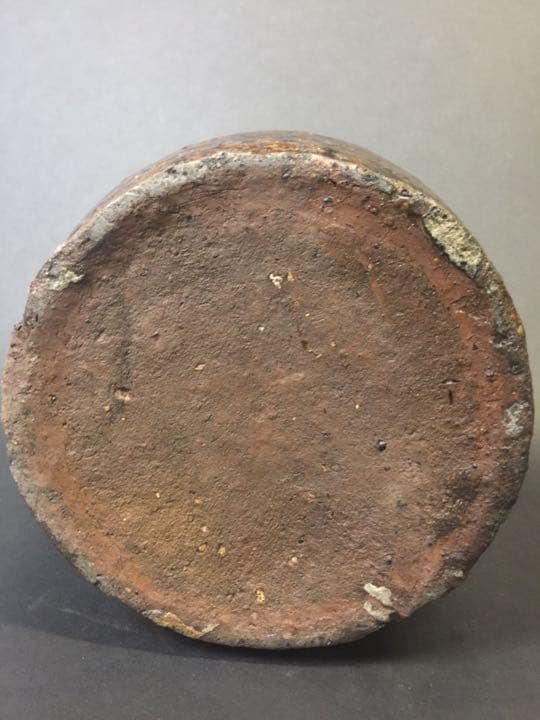 茶道具  水指しサイズ 茶道の神髓にビッタリ 古い 醬釉刻線紋罐 中国明時代