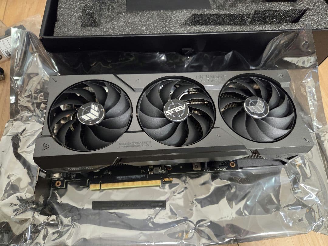 グラフィックボード・グラボ・ビデオカード ASUS TUF Gaming GeForceRTX4070Ti OC 12GB