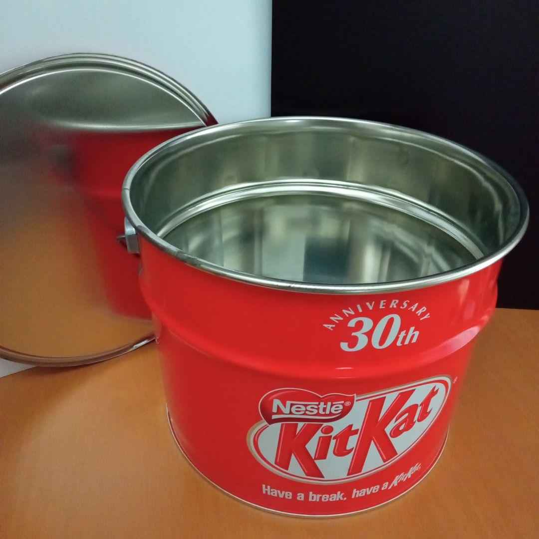 お菓子　Nestle　キットカットの蓋付き缶　非売品
