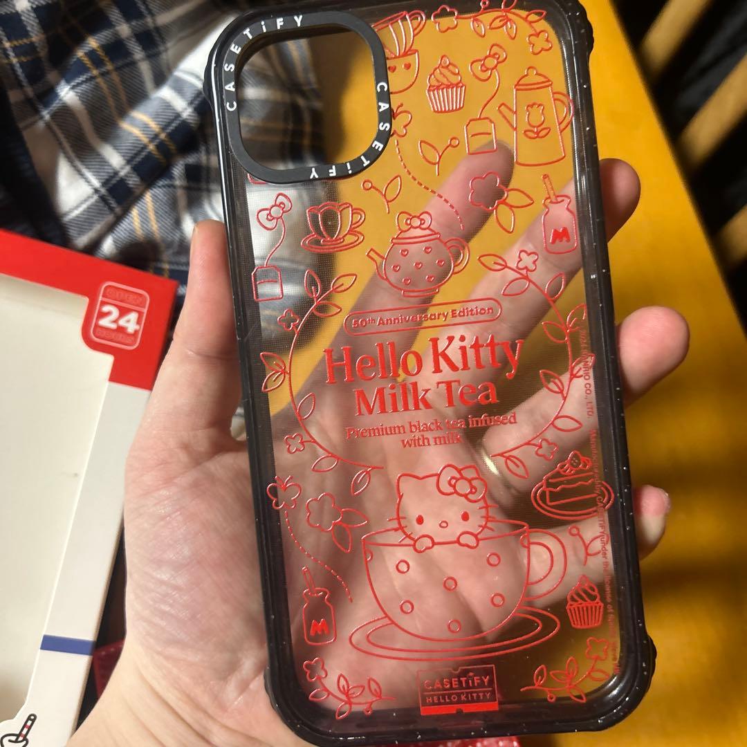 CASETiFY Hello Kitty Milk Tea ケース
