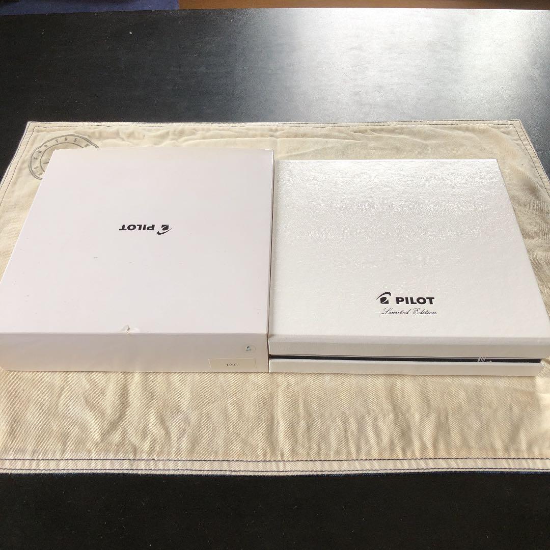 パイロット　キャップレス万年筆　2018年限定　クロスドラインズ　細字　Ｆニブ