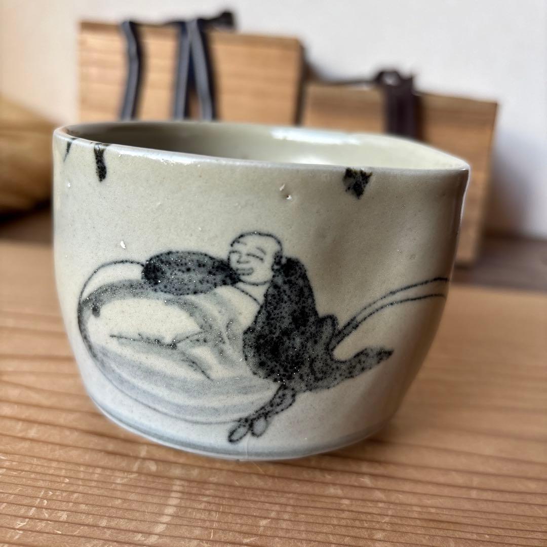 アンティーク伊万里　藍手いびつ茶碗　布袋さん絵　共箱付き