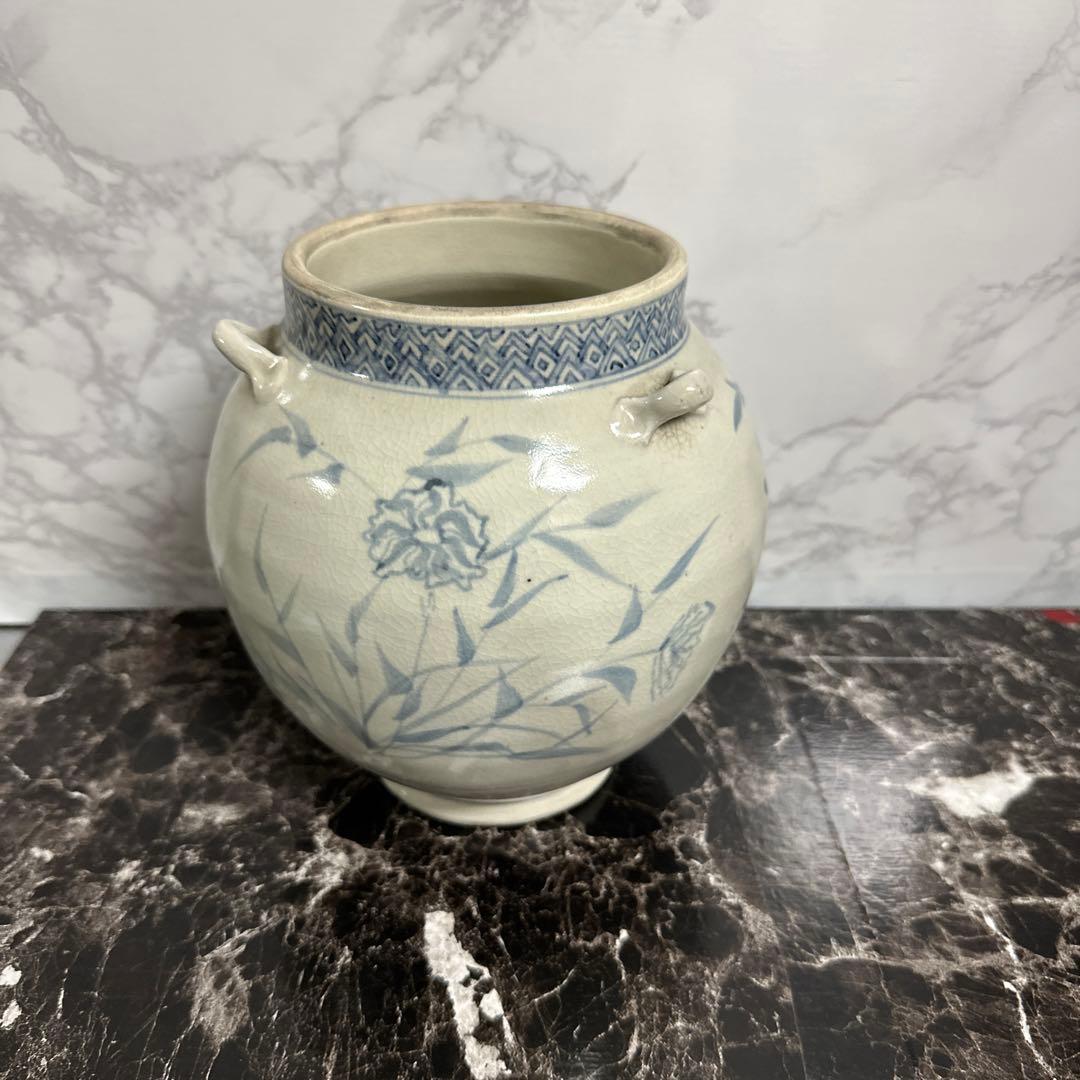 時代、伊万里、三耳壺。　　無傷。