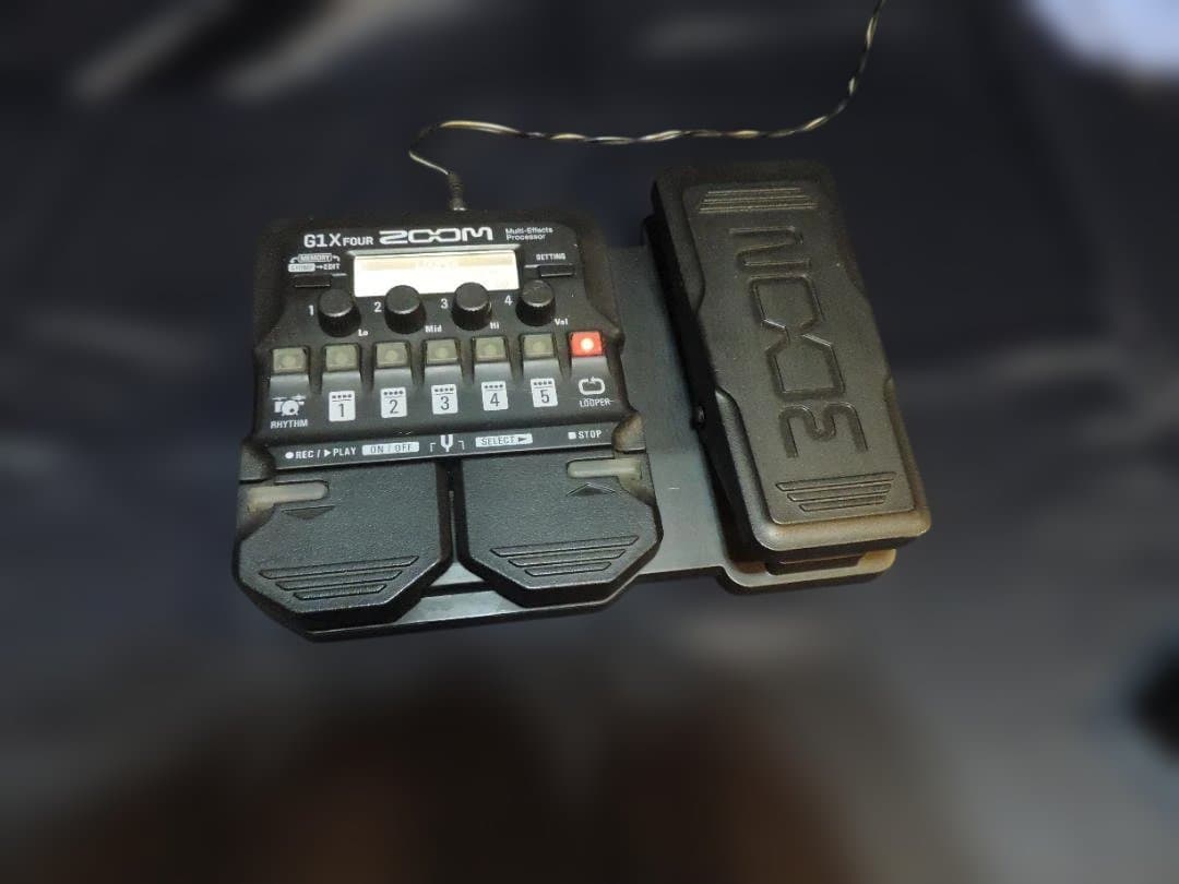 ZOOM G1X FOUR ギターエフェクター