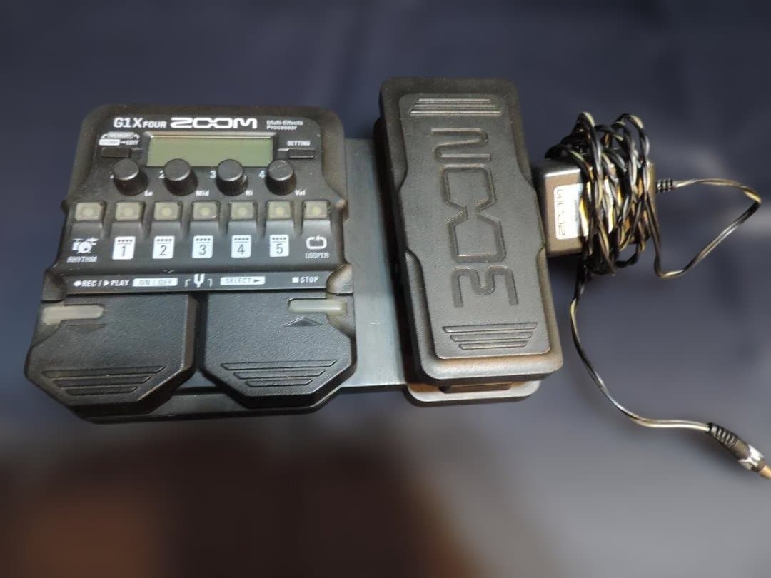 ZOOM G1X FOUR ギターエフェクター