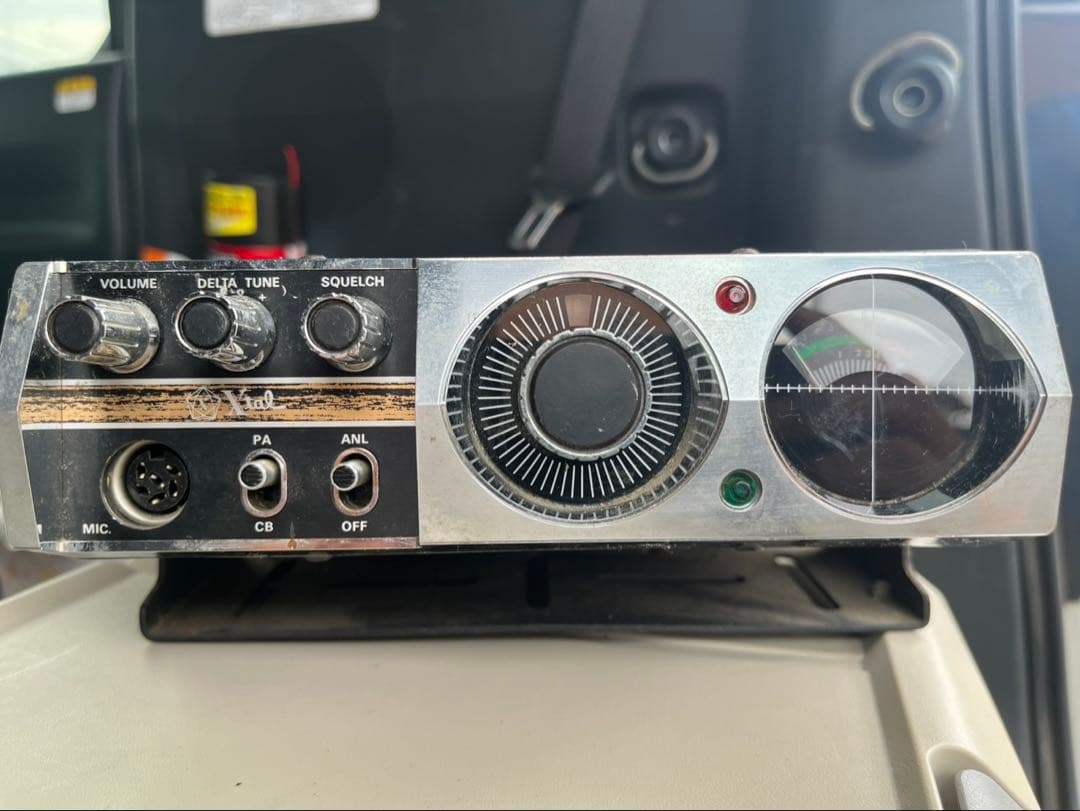 当時のレトロ無線機 受信機 多機能モデル