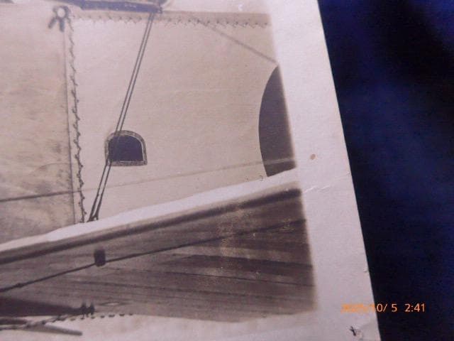 貴重！戦前の複葉機と二人のパイロットの写真です。当時のものです