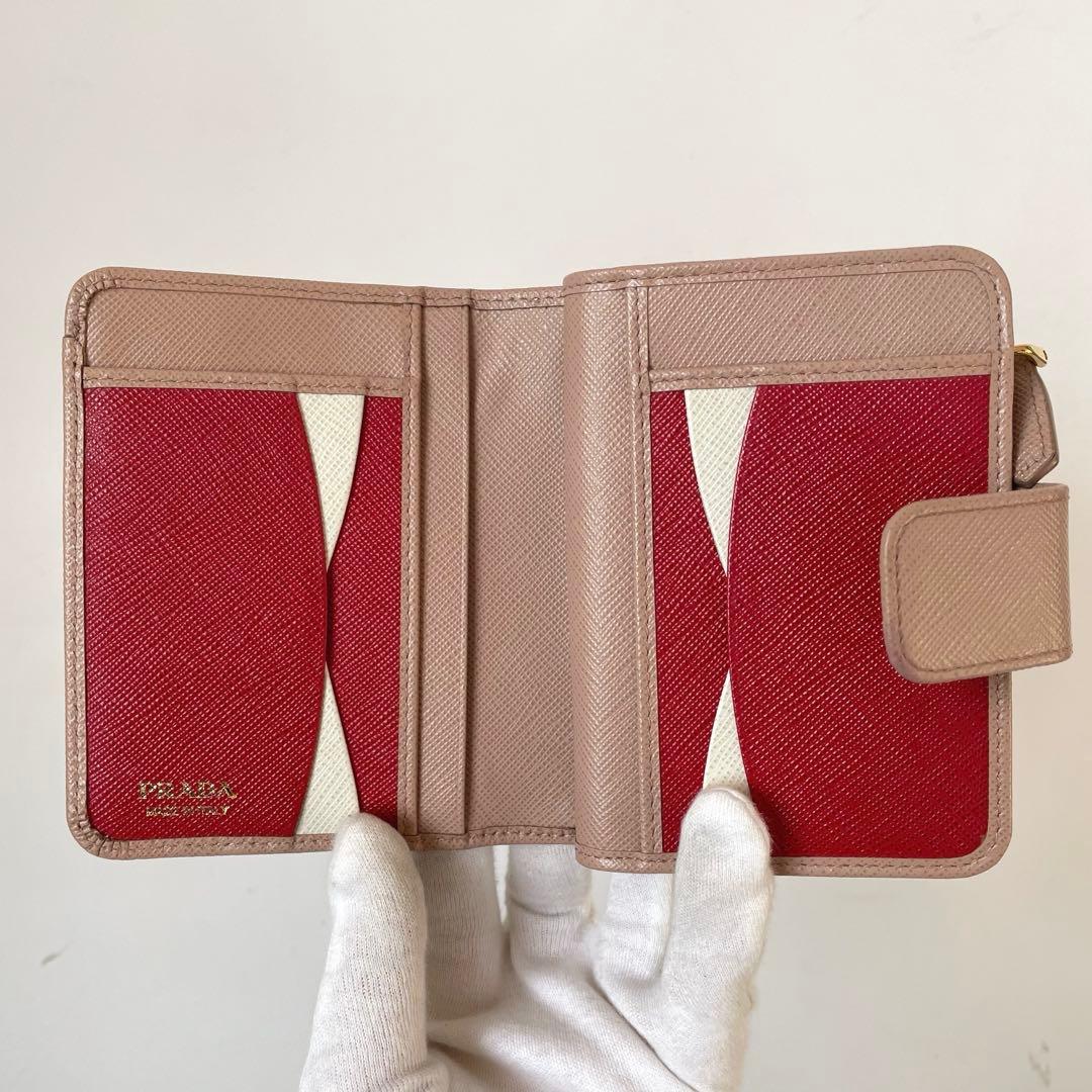 【美品】プラダ 二つ折り財布 サフィアーノ ベージュ レッド 1ML018