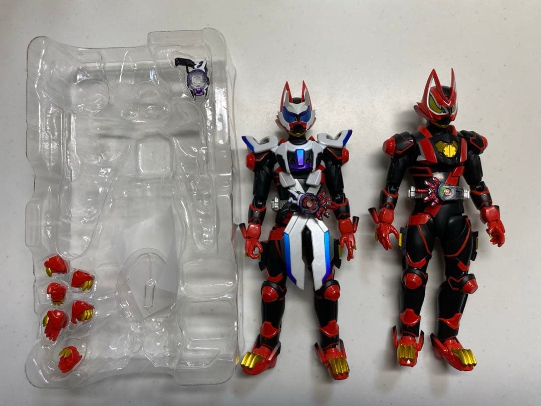 フィギュアーツ 仮面ライダーギーツ レーザーブーストフォーム＆仮面ライダージーン