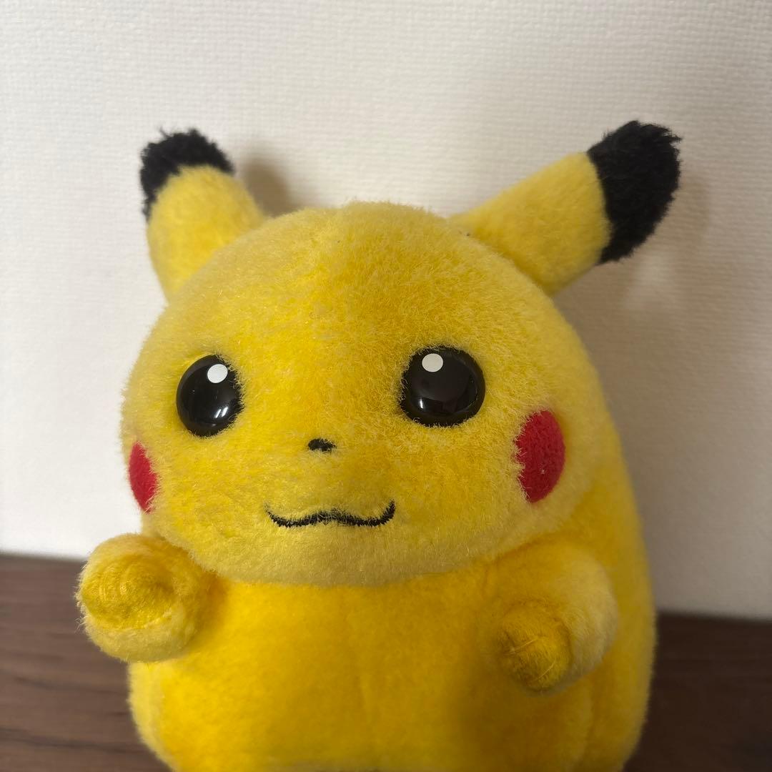 お腹を押すと鳴く TOMY ピカチュウ ぬいぐるみ 初期