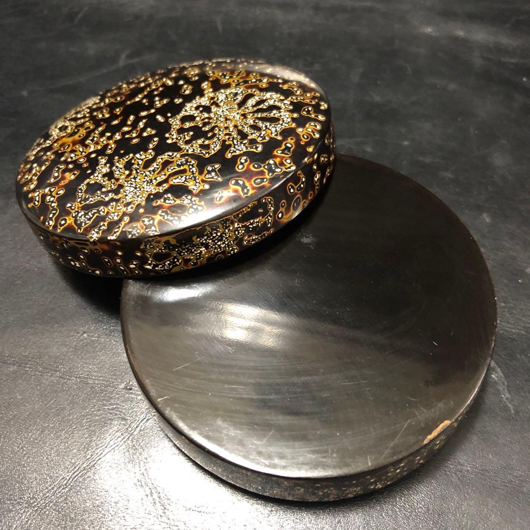 究極の美◼️蔵から夜空一面に美しい花火のような見事な漆塗りの香壺？入れ物が出て来た