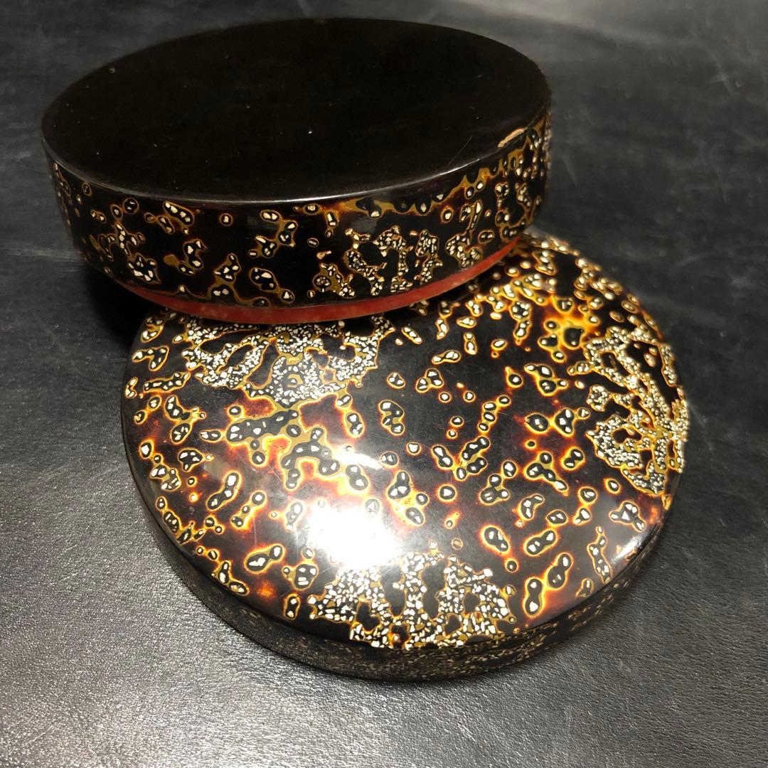 究極の美◼️蔵から夜空一面に美しい花火のような見事な漆塗りの香壺？入れ物が出て来た